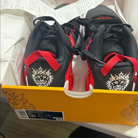 Nike LeBron Witness VII Black and Red Sneakers - Picture 6 of 7